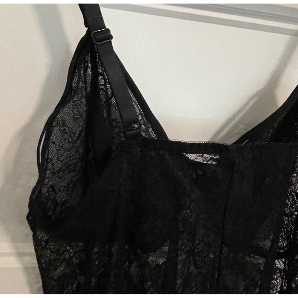 Torrid Elegant Black Lace Bodysuit NWT Sz 1 (14-16) - Picture 5 of 11